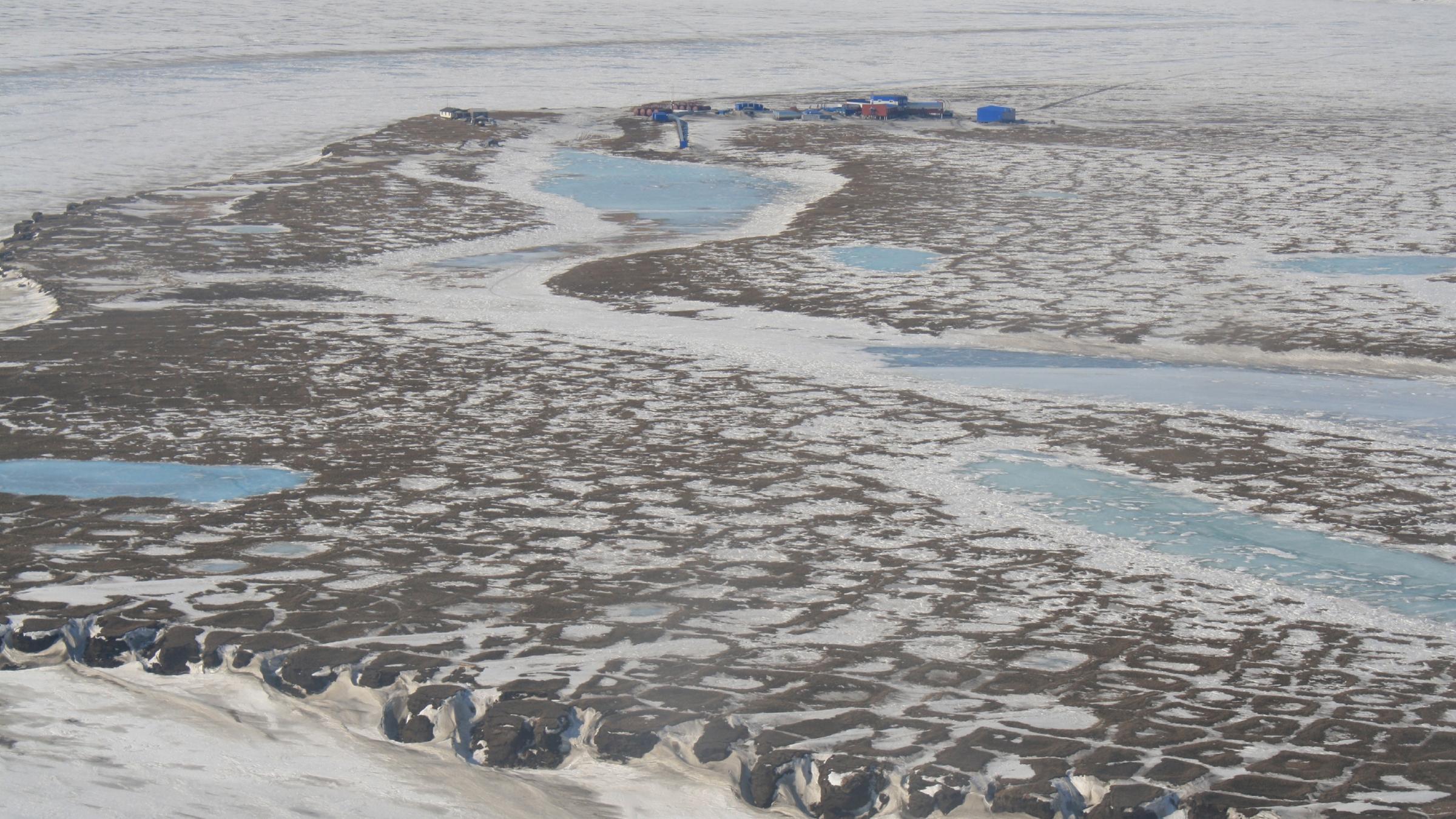 Luftaufnahmen der russischen Tundra im Lena-Delta. 