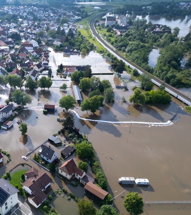 Luftaufnahme der Überschwemmungen im bayerischen Reichertshofen.