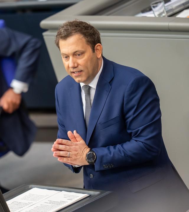 08.07.2025, Berlin: Lars Klingbeil (SPD), Bundesminister der Finanzen, spricht im Bundestag bei den Haushaltsberatungen zur Einbringung des Entwurfs für den Bundeshaushalt 2025.