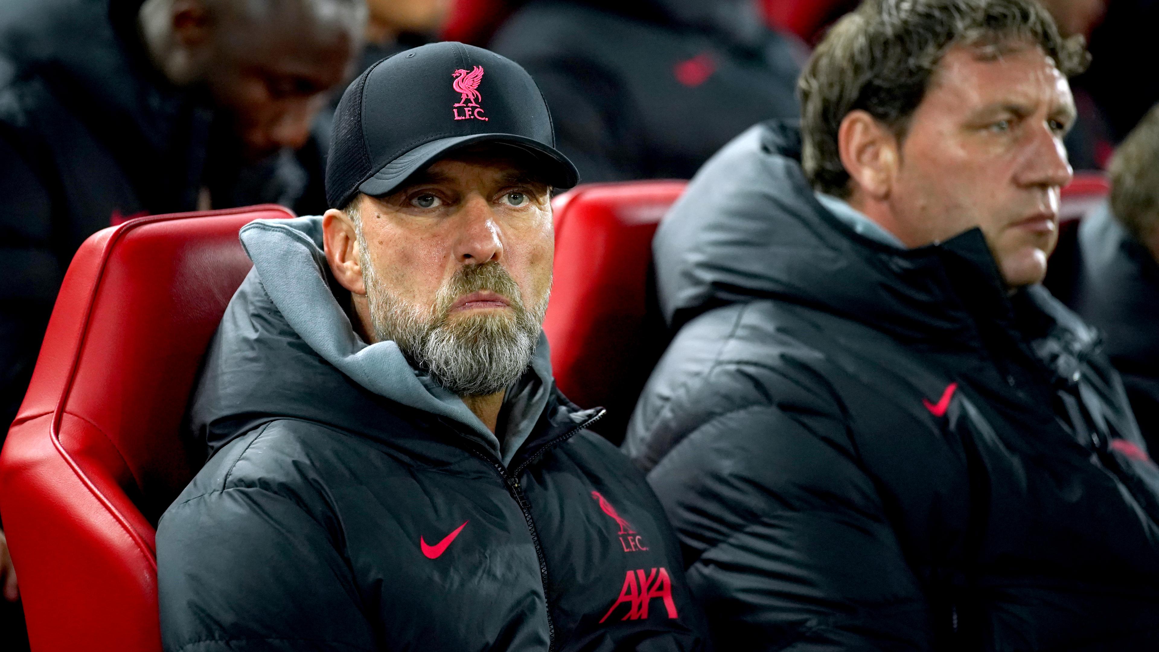 Liverpool-Coach Jürgen Klopp (links) schaut enttäuscht im Champions-League-Spiel gegen Real Madrid.