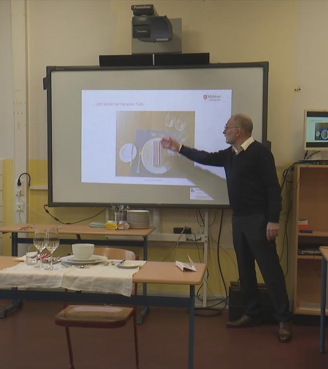 Unterricht in Benimmregeln an Duisburger Schule