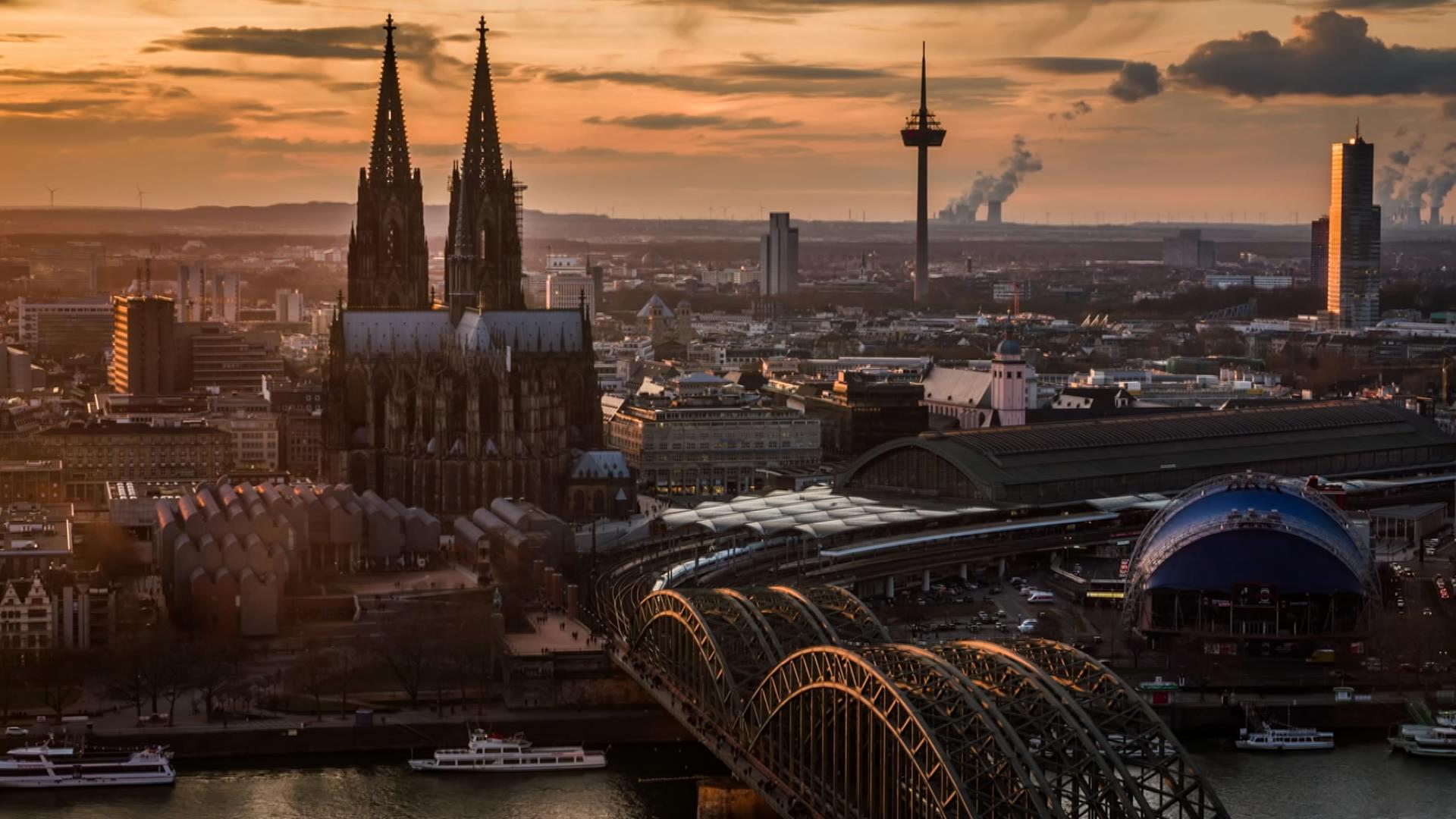 Stadtansicht Köln mit Dom am Abend