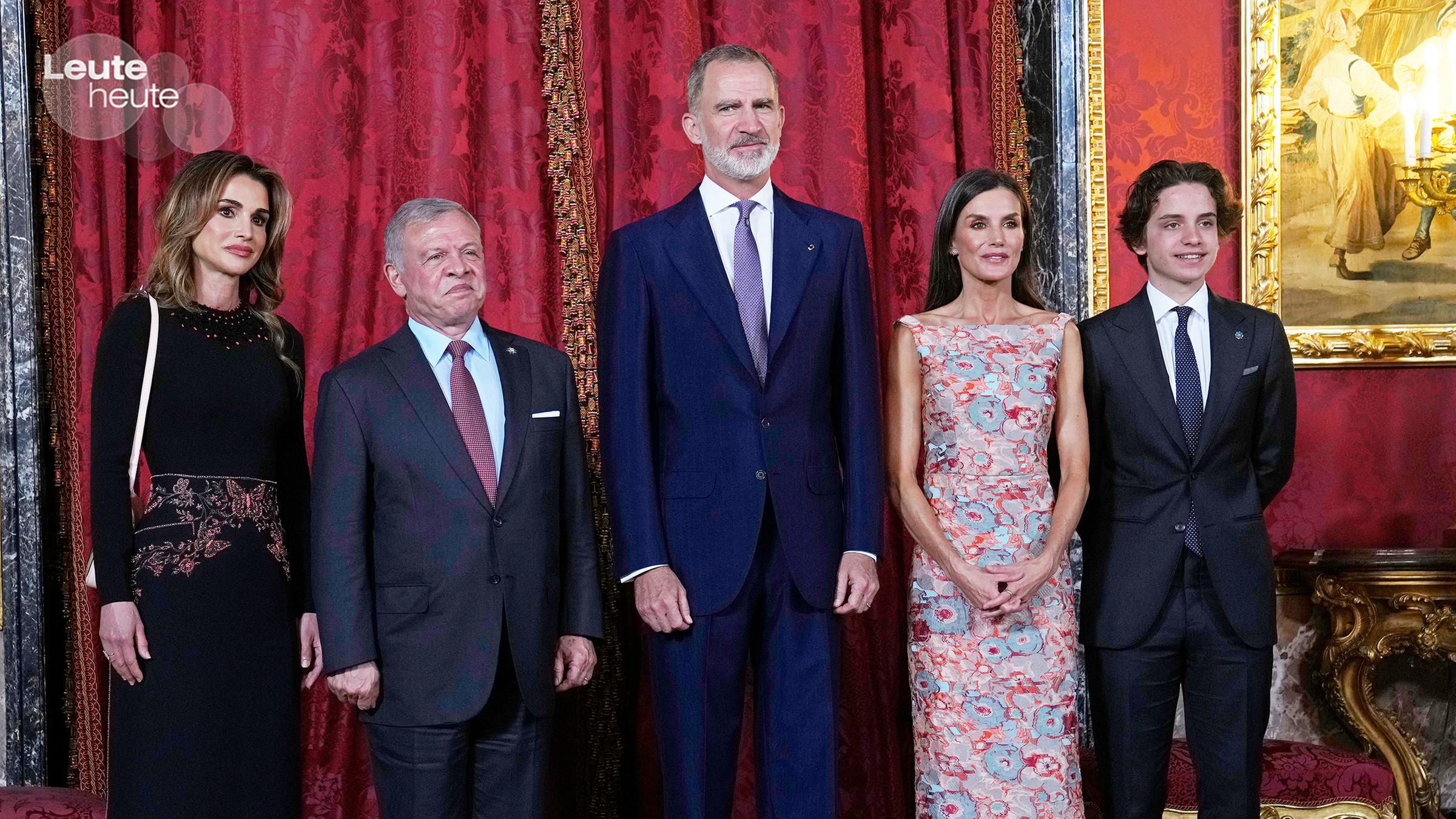 König Felipe von Spanien überragt seine Frau und den Besuch aus Jordanien um Haupteslänge. König Abdullah und Königin Rania brachten ihren Sohn, Prinz Haschem, mit nach Madrid. (20.06.2023) 