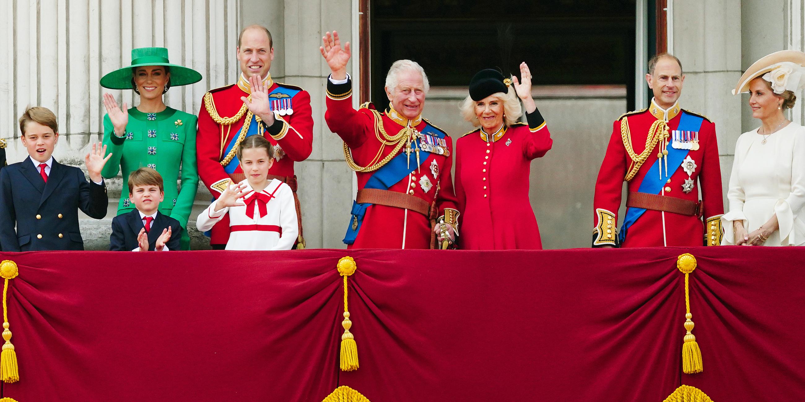 Großbritannien, London: Königliche Familie auf dem Balkon des Buckingham Palastes