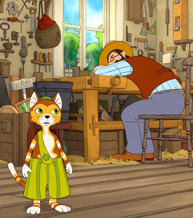 Findus steht in der Werkstatt und schaut unsicher auf den schlafenden Pettersson.