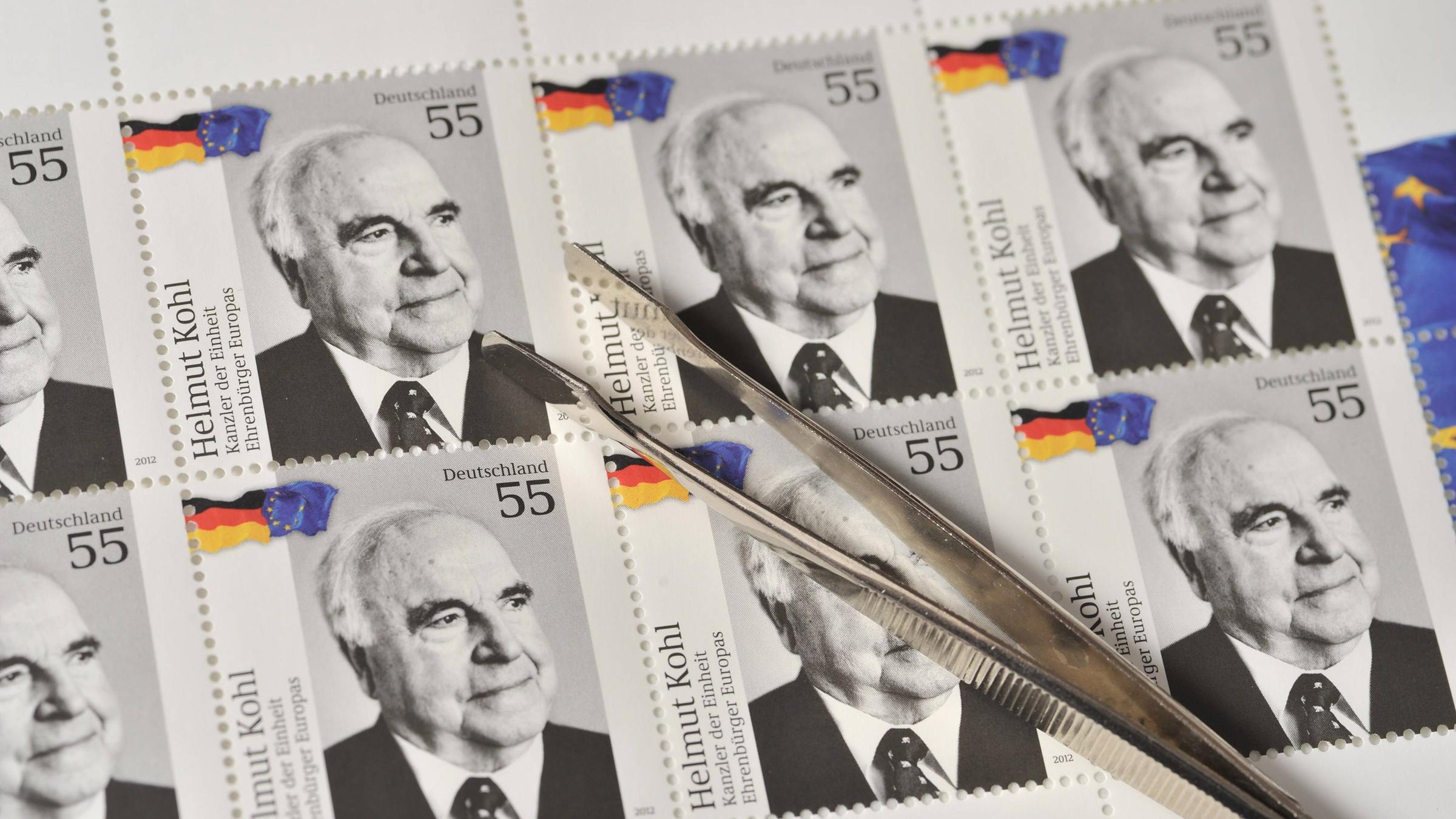 Helmut Kohl wird Ehrenbürger Europas und mit einer Briefmarke geehrt.