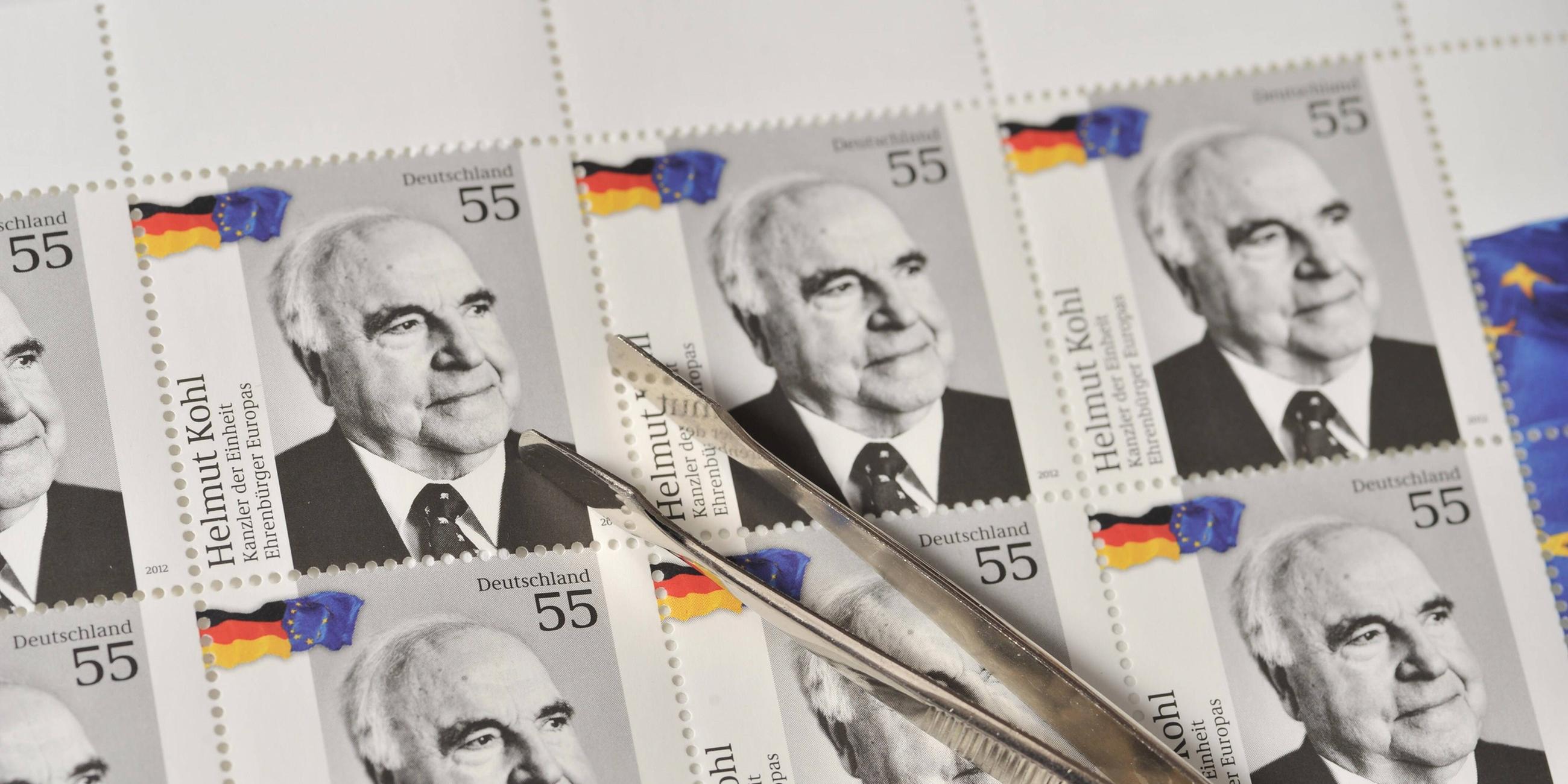 Helmut Kohl wird Ehrenbürger Europas und mit einer Briefmarke geehrt.