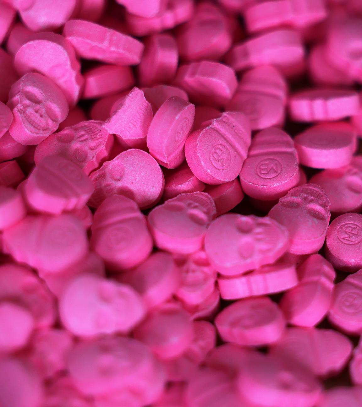 Ecstasy-Tabletten in Form von Totenköpfen