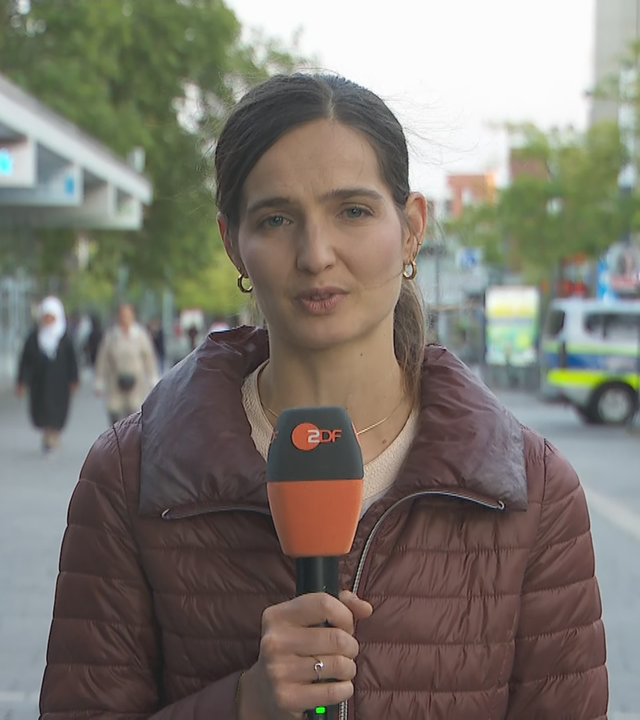 ZDF-Reporterin Jenifer Girke berichtet bei ZDFheute Live aus Gelsenkirchen von den Kommunalwahlen in Nordrhein-Westfalen.