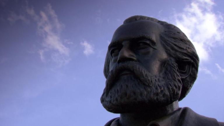 Kopf einer Statue von Karl Marx 