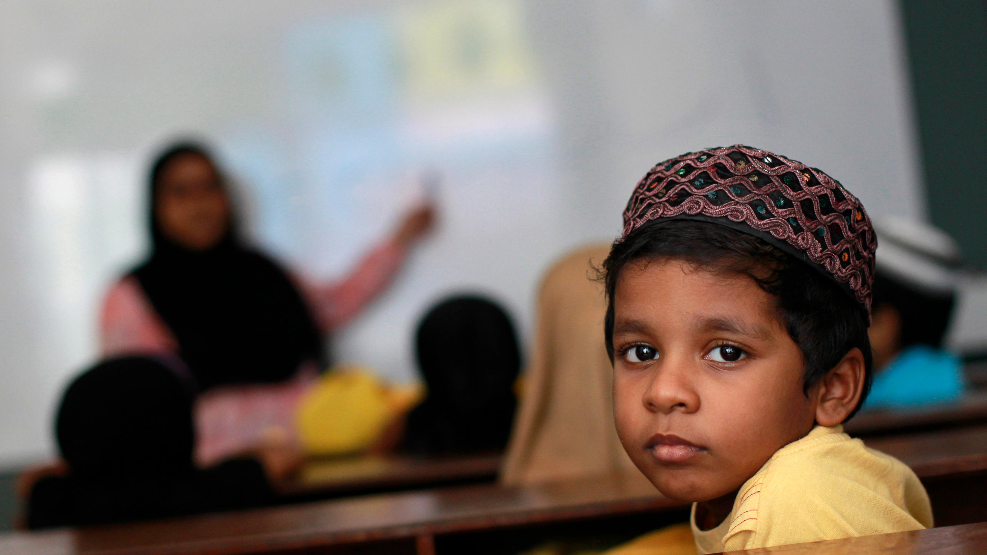 Junge im Koranunterricht auf den Malediven