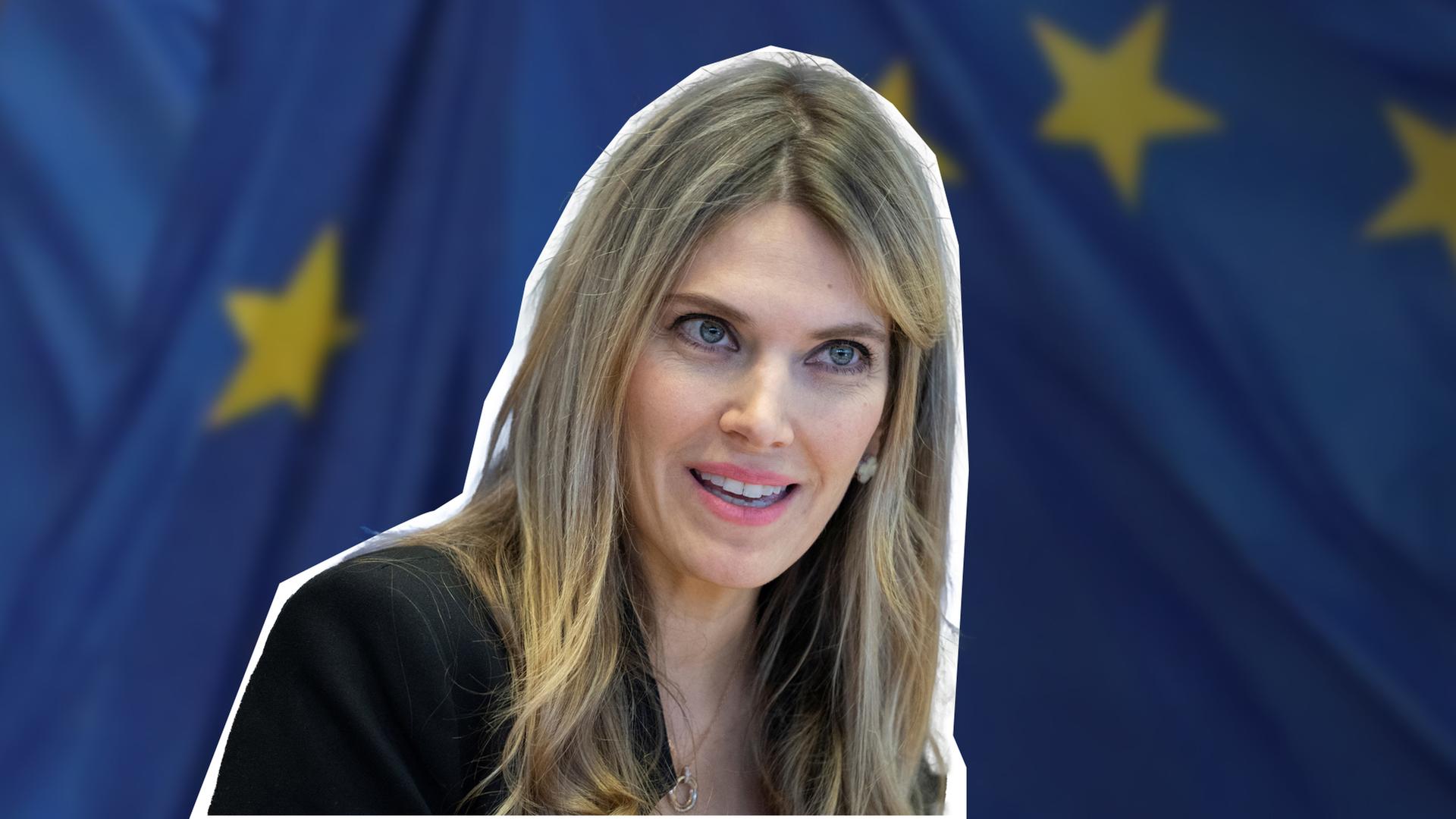 Eva Kaili vor einer EU-Flagge
