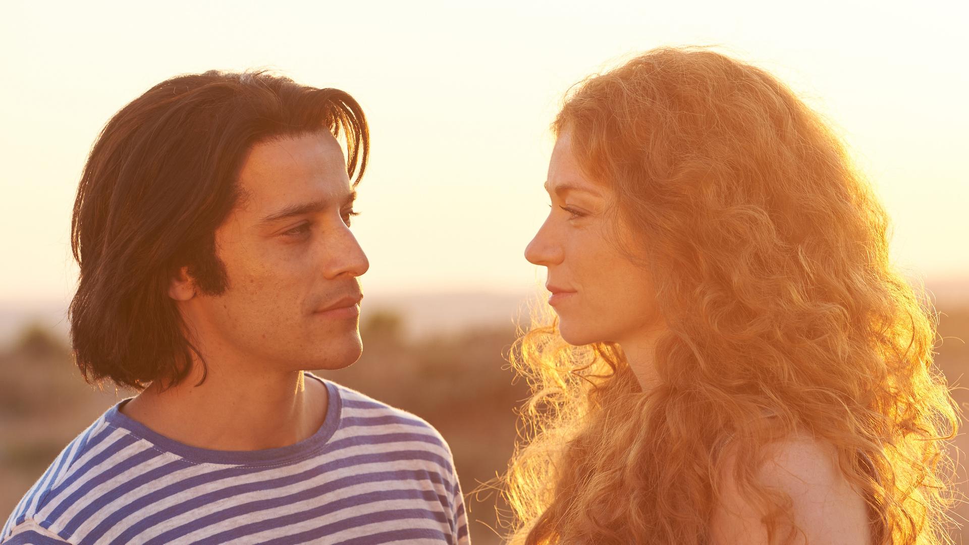 Vincenzo (Kostja Ullmann) und Tanjas (Marleen Lohse) in Bella Germania