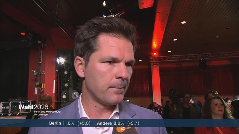 Steffen Krach von der SPD mit einer Reaktion zur Abgeordnetenhauswahl in Berlin.