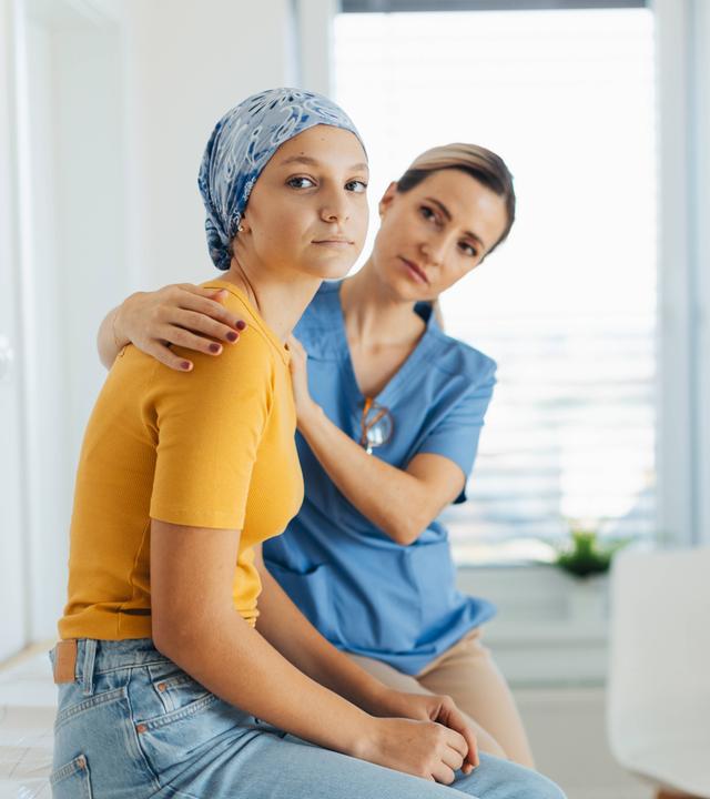 Wer sich nach einer Krebserkrankung gesundheitlich versichern lassen will, musste bisher mit erheblichen Einschränkungen rechnen.