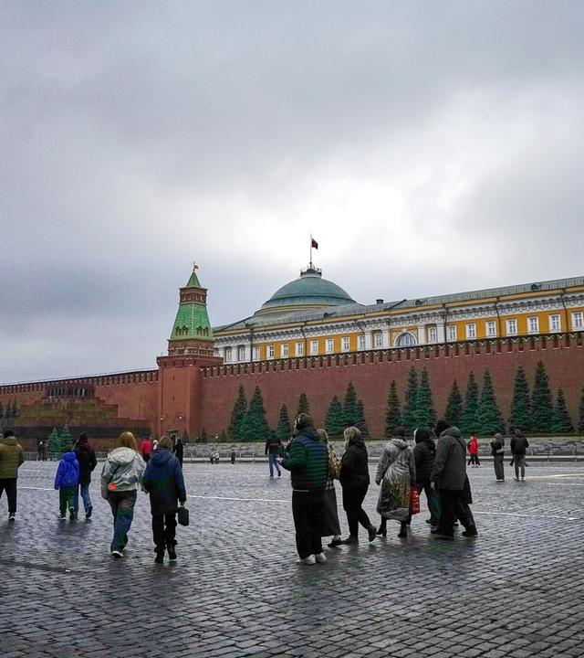 Senatspalast hinter der Kremlmauer in Moskau