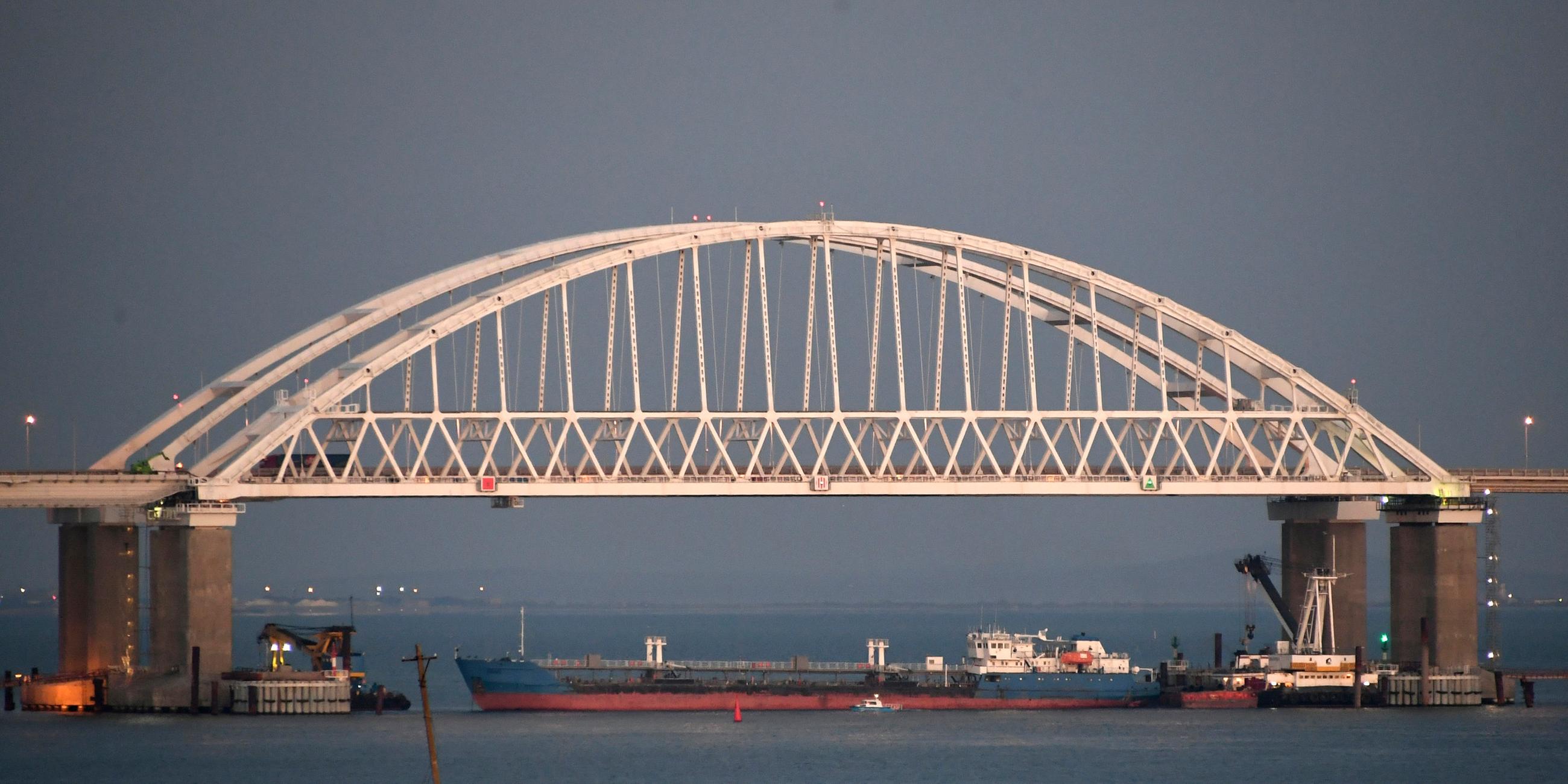 Die Brückenanlage zur Krim ist eine der längsten Europas.