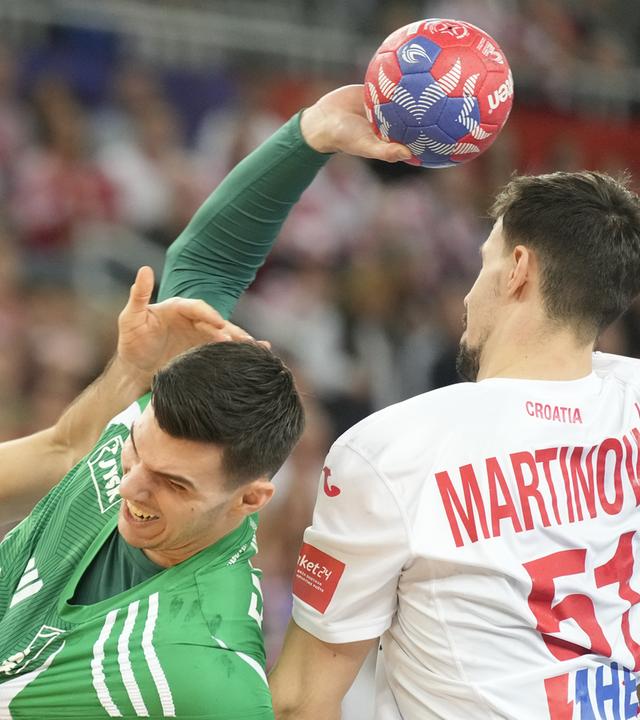 Ungarns Gergo Fazekas (M) wirft. 