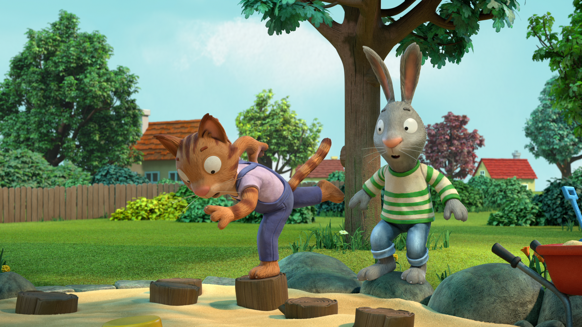 Draußen im Grünen: Das Kaninchen Pip steht mit erschrockenem Blick und weit geöffneten Augen auf einem großen Stein. Vor ihm im Sandkasten befindet sich das Katzenmädchen Frankie. Sie steht mit ihrem linken Bein auf einem Holzblock, das rechte Bein ist gerade nach hinten geschwungen, ebenso ihr rechter Arm. Ihr linker Arm zeigt nach vorne. Ihr Blick ist erschrocken und konzentriert. Im Sandkasten befinden sich weitere Holzblöcke. Im Hintergrund sind Häuser, Bäume Sträucher und Grünfläche zu sehen.