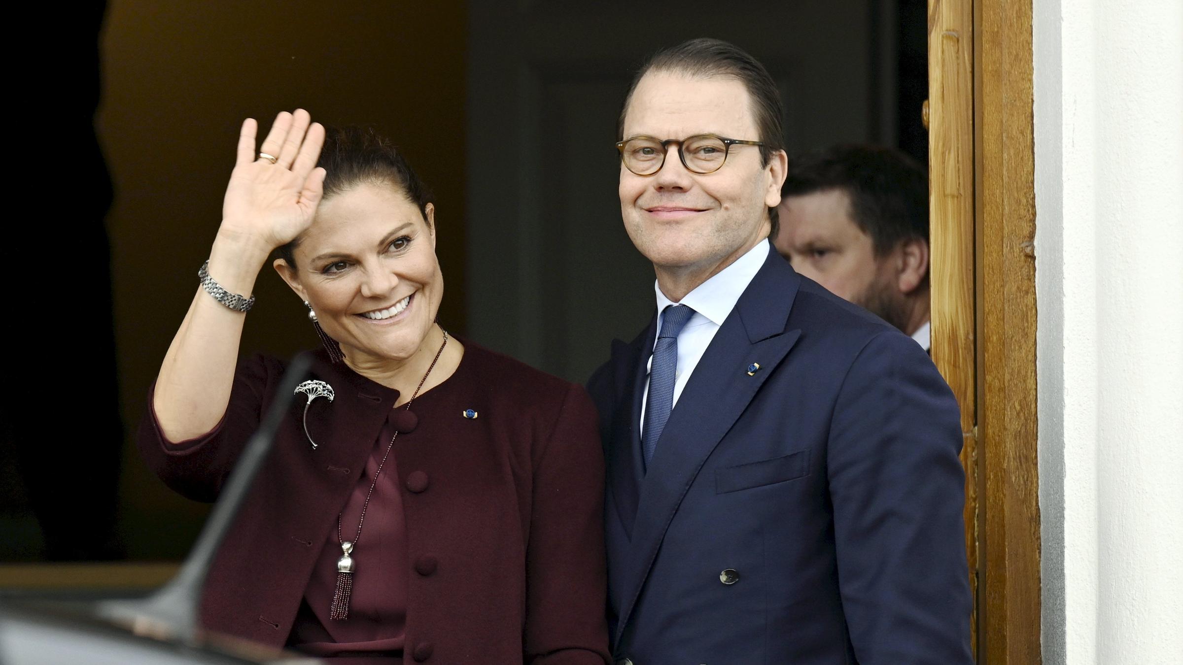Finnland, Loviisa: Victoria, Kronprinzessin von Schweden, und Prinz Daniel besuchen das Rathaus.