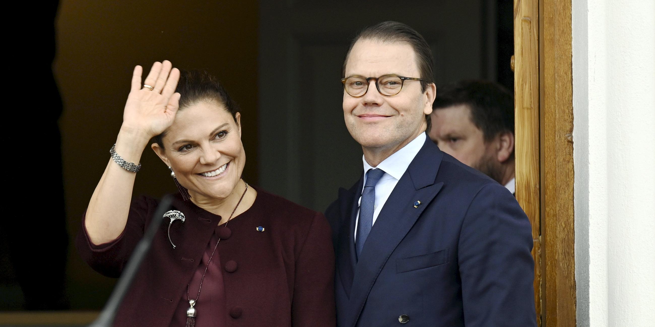Finnland, Loviisa: Victoria, Kronprinzessin von Schweden, und Prinz Daniel besuchen das Rathaus.
