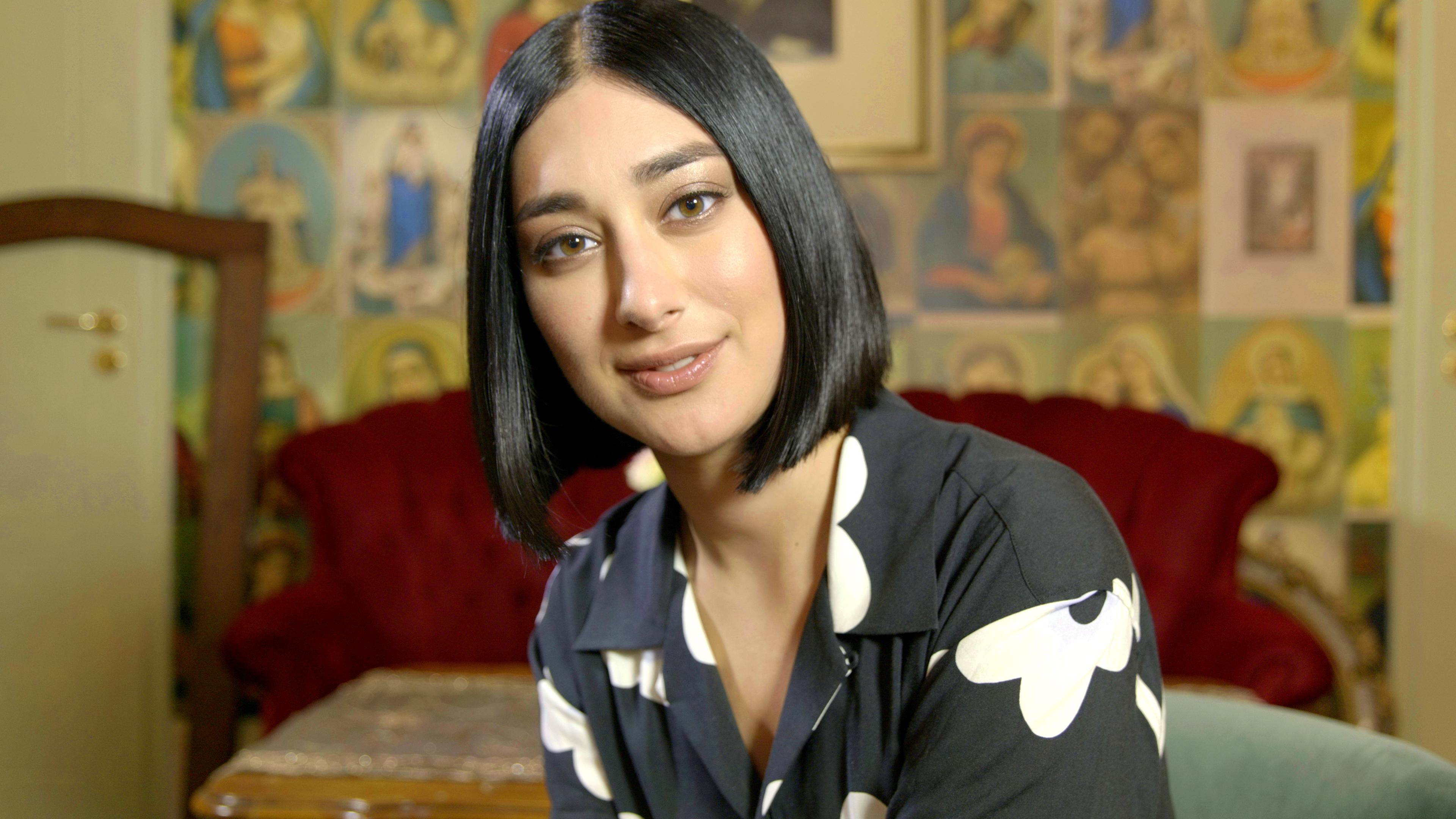 Sängerin ELIF ist türkeistämmig und in 3. Generation in Berlin aufgewachsen.