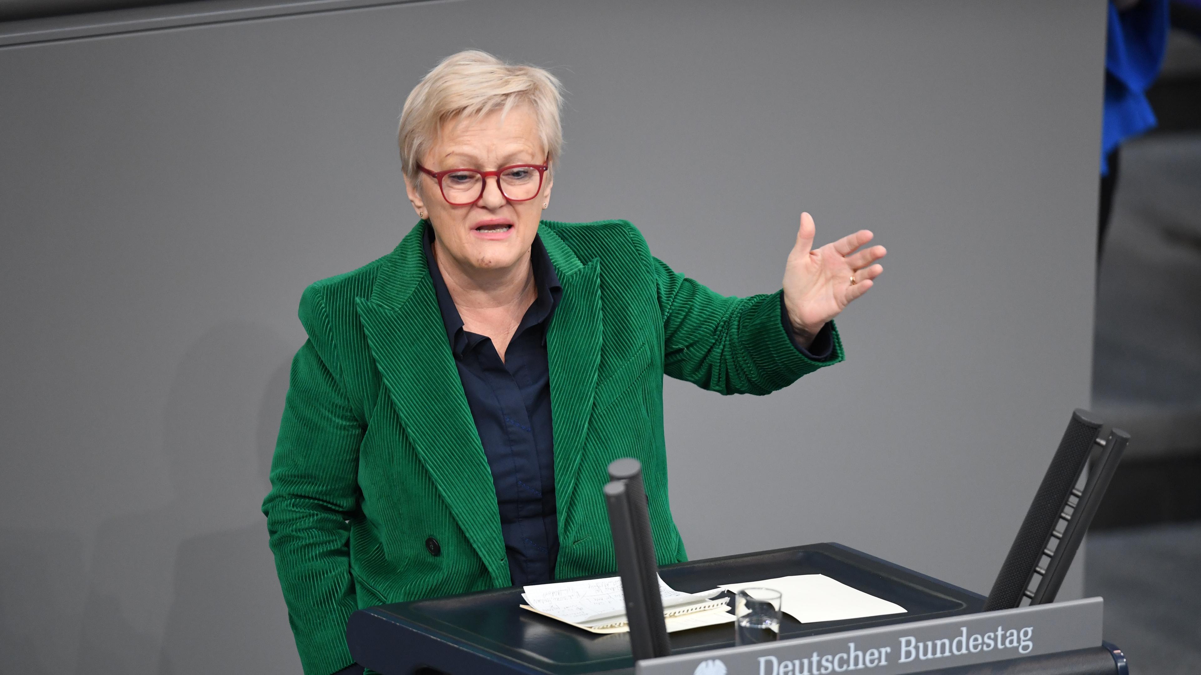 Grünen-Politikerin Renate Künast spricht im Deutschen Bundestag