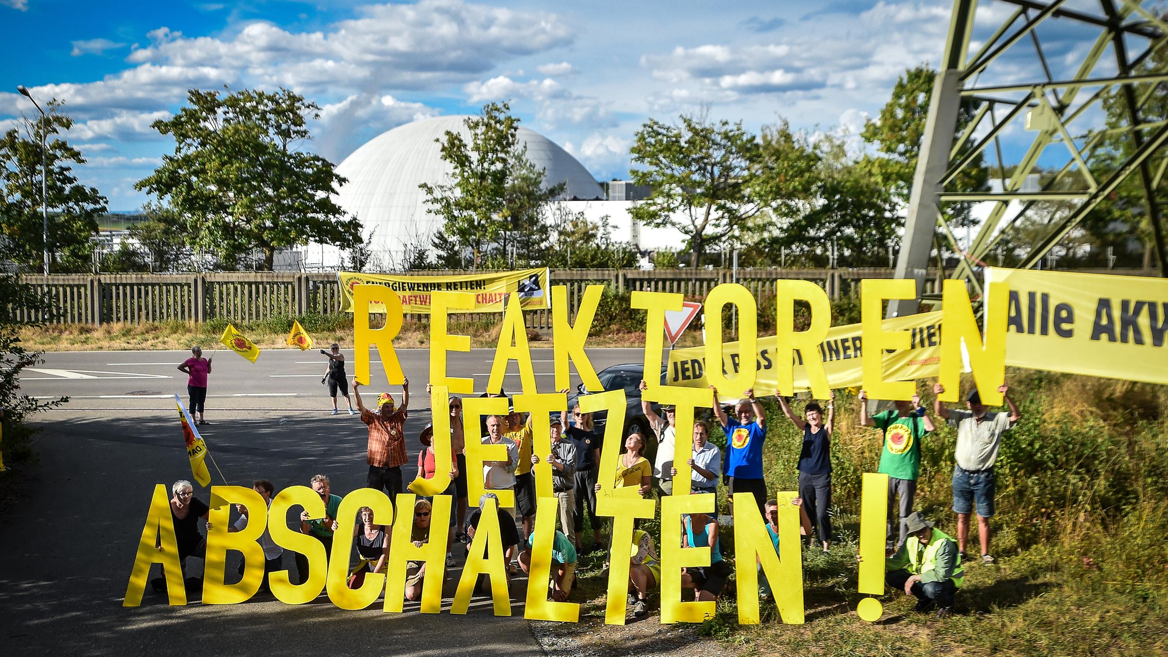 Kundgebung am Atomkraftwerk Neckarwestheim