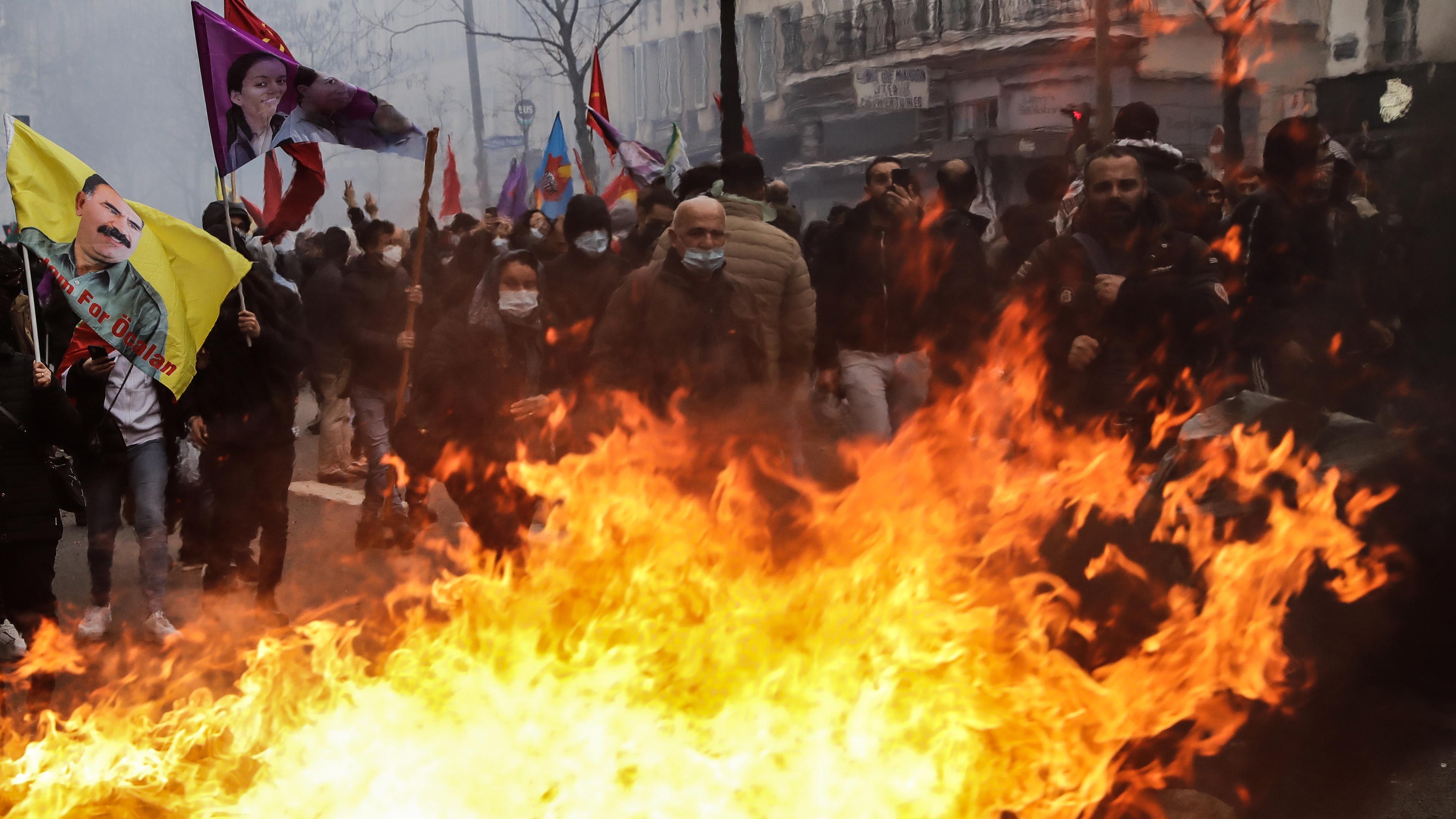 Zusammenstöße zwischen Kurden und Polizei in Paris