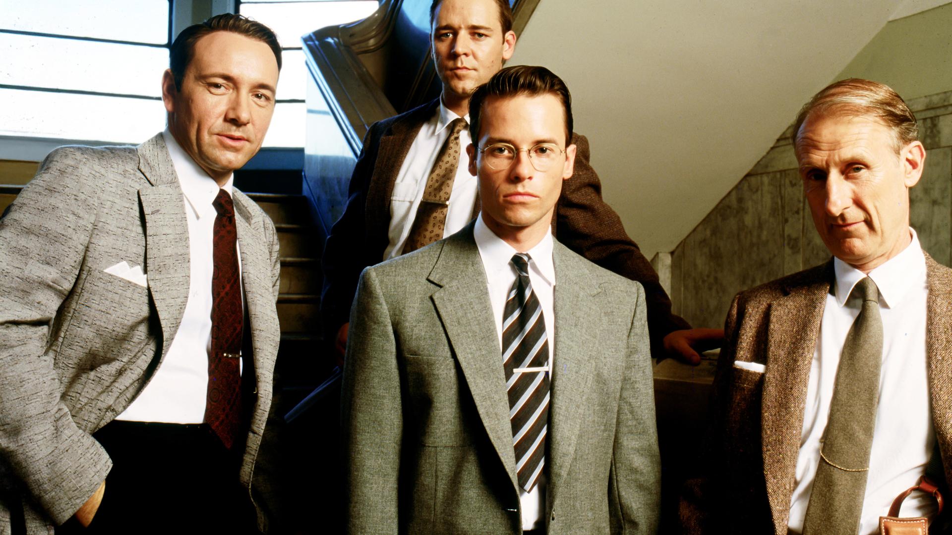 Von links: Jack Vincennes (Kevin Spacey), Bud White (Russell Crowe), Ed Exley (Guy Pearce) und Dudley Smith (James Cromwell) wollen gemeinsam gegen Verbrechen und Korruption in Los Angeles vorgehen.