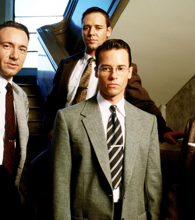 Von links: Jack Vincennes (Kevin Spacey), Bud White (Russell Crowe), Ed Exley (Guy Pearce) und Dudley Smith (James Cromwell) wollen gemeinsam gegen Verbrechen und Korruption in Los Angeles vorgehen.