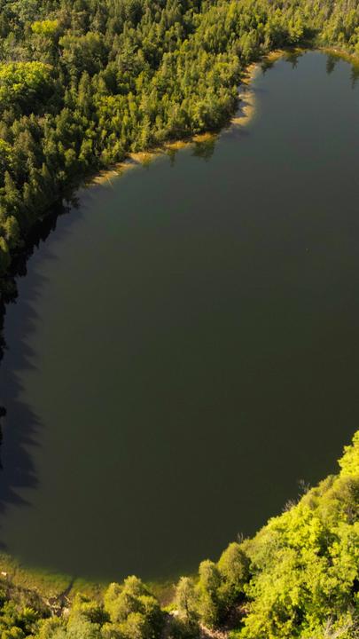 Der Crawford Lake in Kanada von oben 