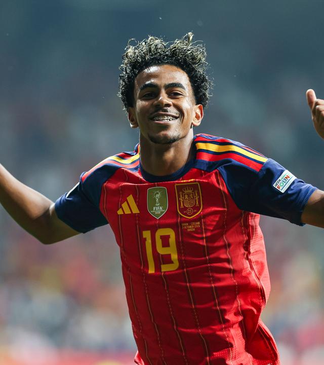 Spaniens Stürmer Lamine Yamal jubelt nach seinem Treffer zum 1:0 in der Nations League Partie gegen Tschechien