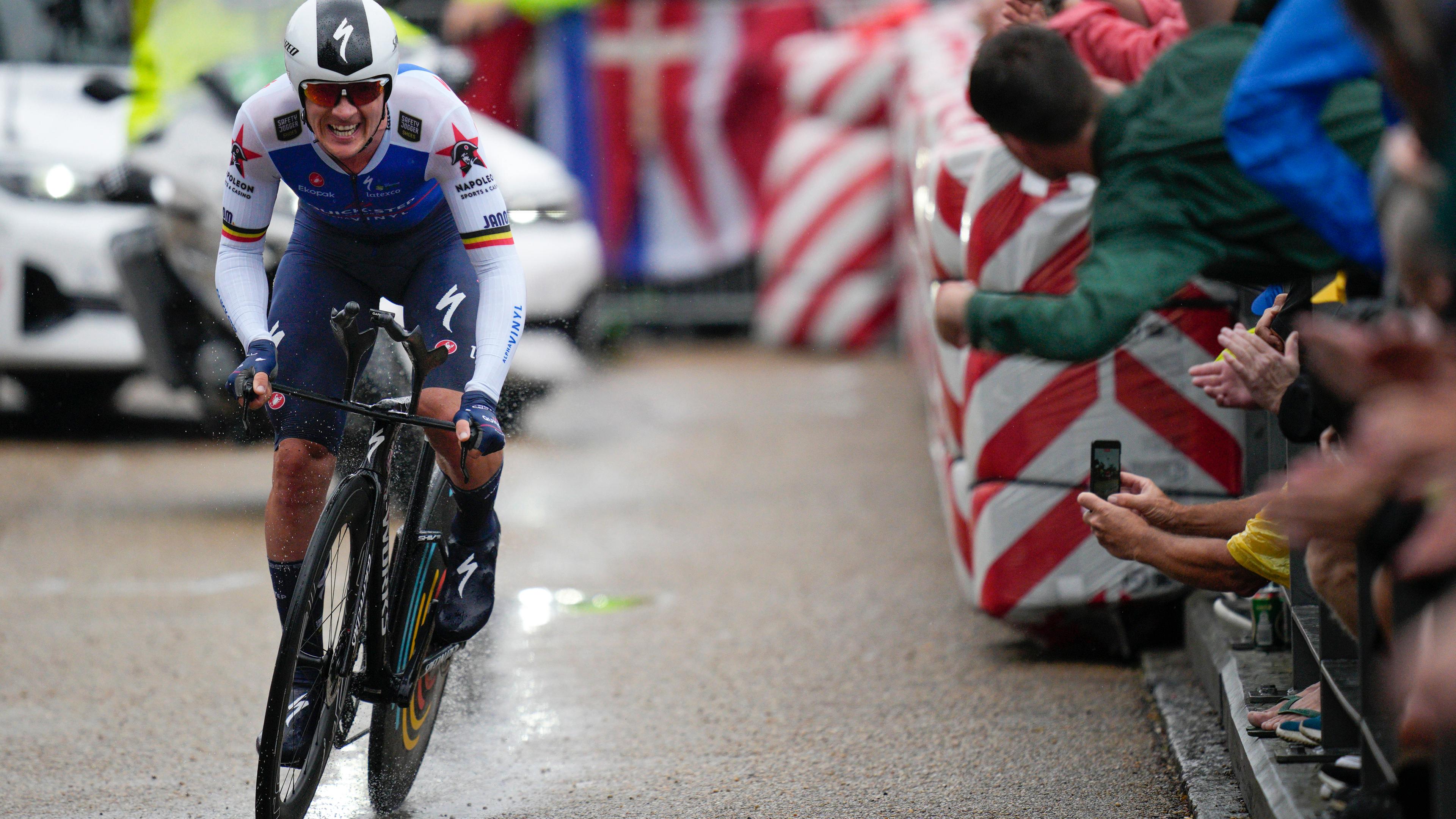 Tour de France: Der Belgier Yves Lampaert wird beim Einzelfahren in Kopenhagen von Zuschauern angefeuert.