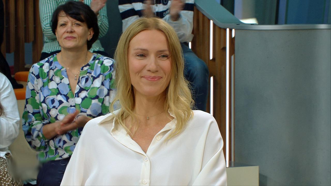 Schauspielerin Bettina Lamprecht im momaCafé ZDFheute