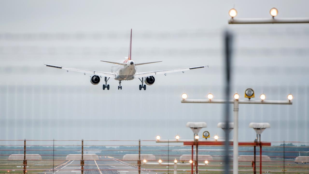 Kritik an Türkei-Team: Anreise per Flugzeug nach Hamburg - ZDFheute