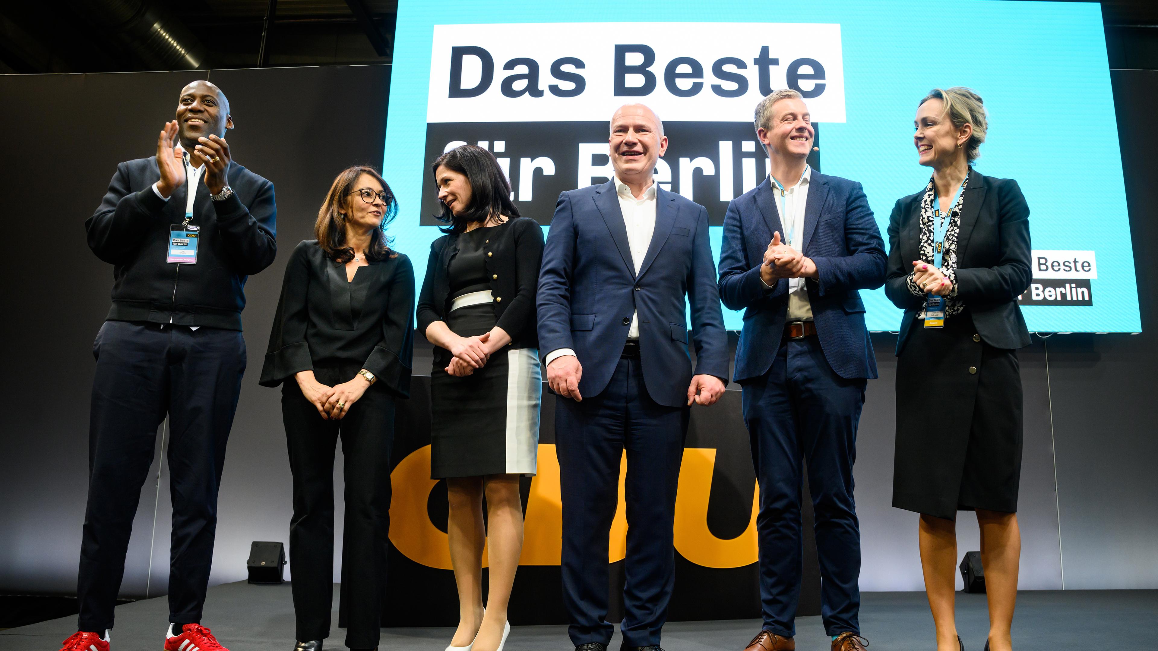 Berlin: Joe Chialo (l-r), Felor Badenberg, Katharina Günther-Wünsch, Kai Wegner, Stefan Evers und Manja Schreiner beim Landesparteitag der Berliner CDU.