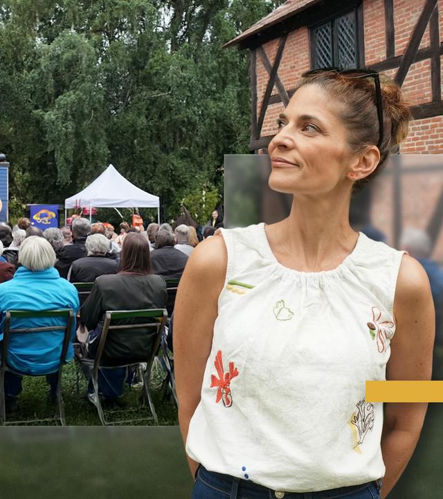 Katty Salié bei einer Theateraufführung in einem Hof