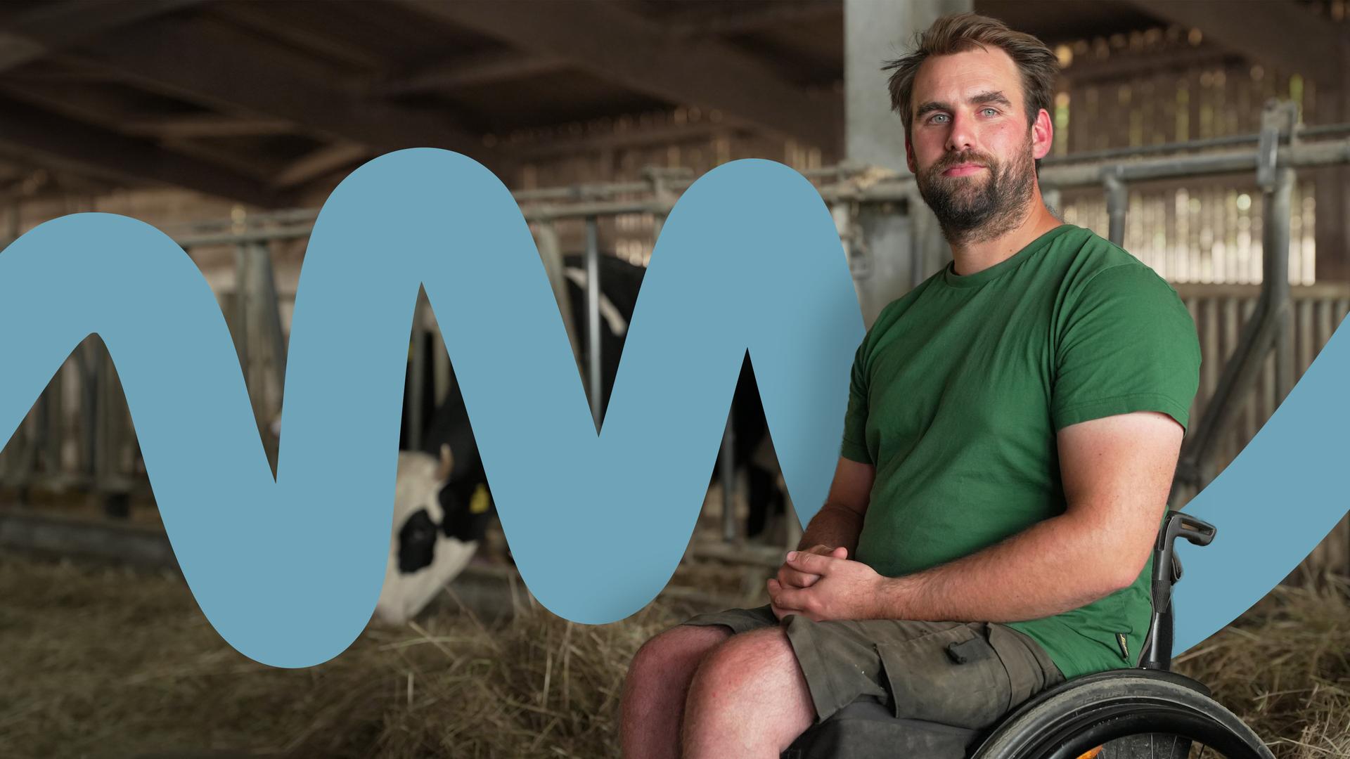 Jacob Götz bei seinen täglichen Arbeiten im Kuhstall