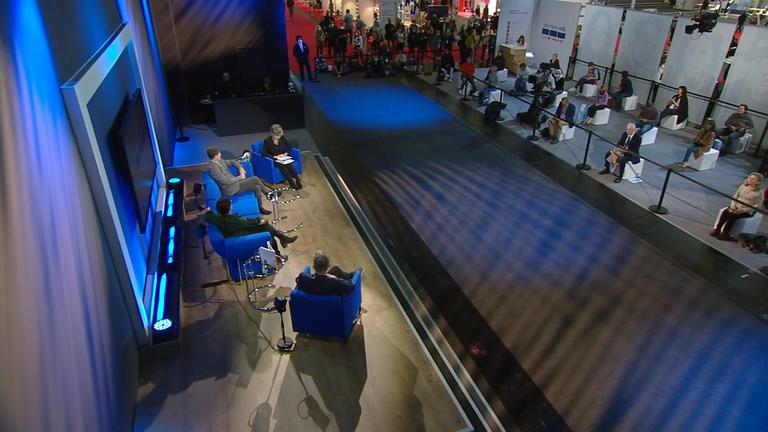 Draufsicht Set Das Blaue Sofa / Supertotale