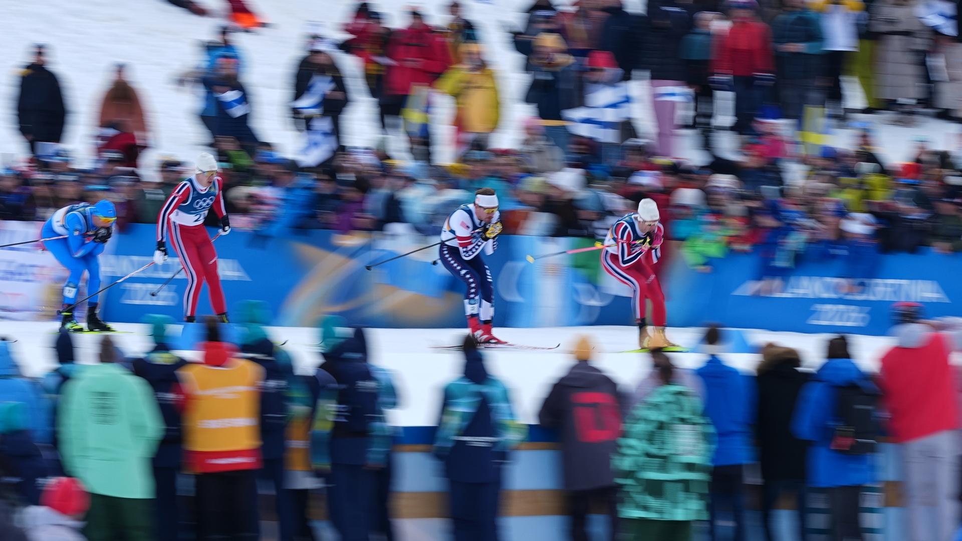 Athleten beim Langlauf-Sprint der Männer