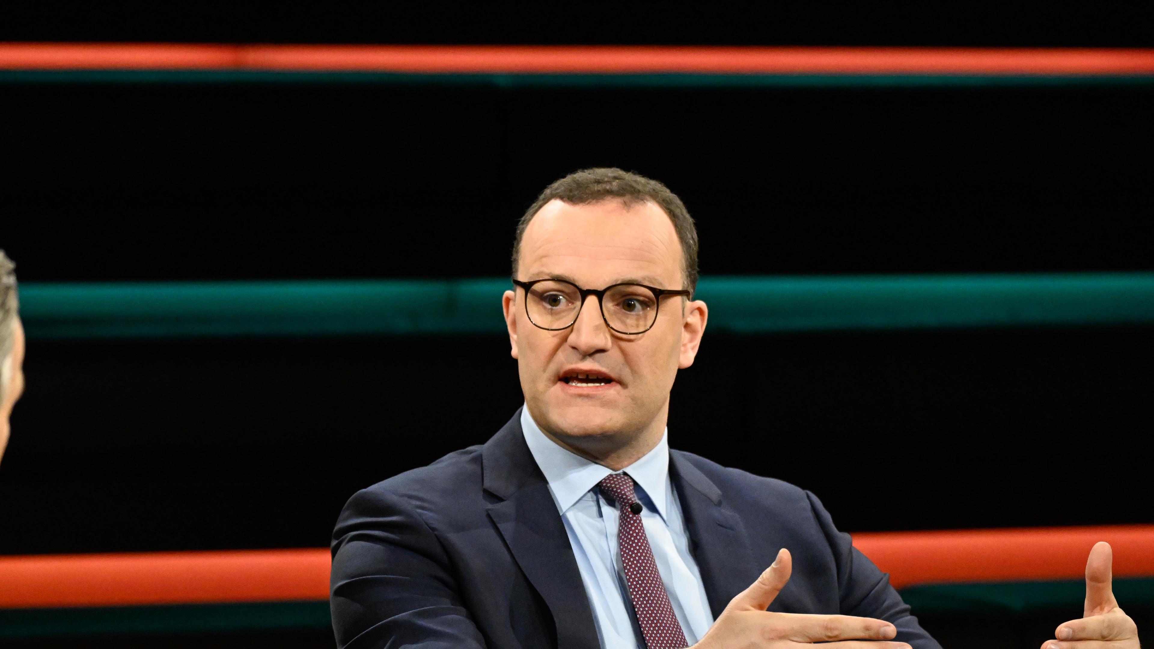 Jens Spahn gestikuliert