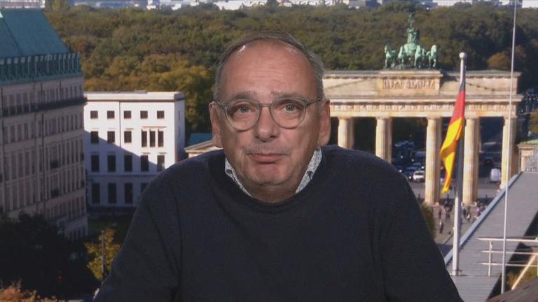 ZDF-Hauptstadtkorrespondent Lars Bohnsack berichtet live aus Berlin. 