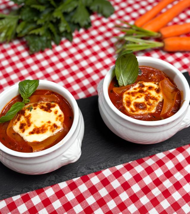 Lasagne-Suppe in der Schüssel