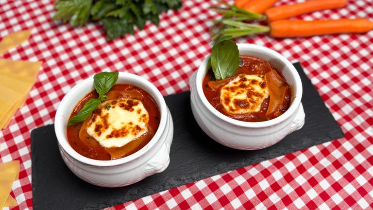 Lasagne-Suppe in der Schüssel
