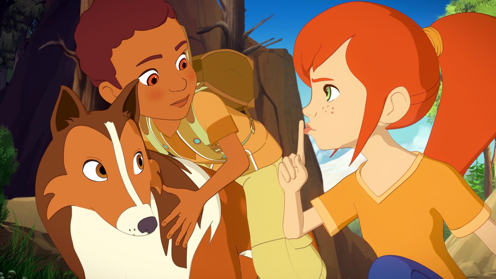 Zoé, Harvey und Lassie verstecken sich im Gebüsch. Harvey und Lassie schauen Zoé an, die den beiden mit einem Handzeichen signalisiert still zu sein.