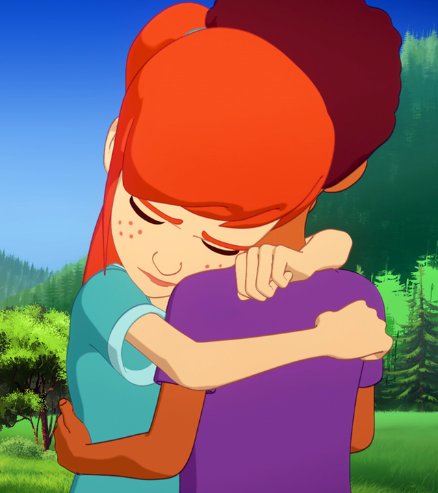 Vor einer Wiesen- und Waldlandschaft umarmen sich Zoé und Harvey.