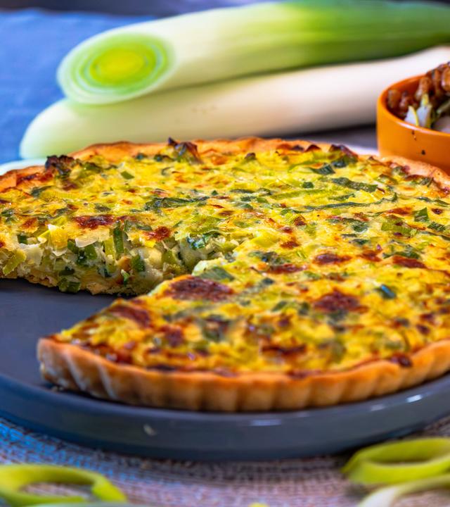 Lauch-Quiche mit Bergkäse und Walnuss-Thymian-Crunch