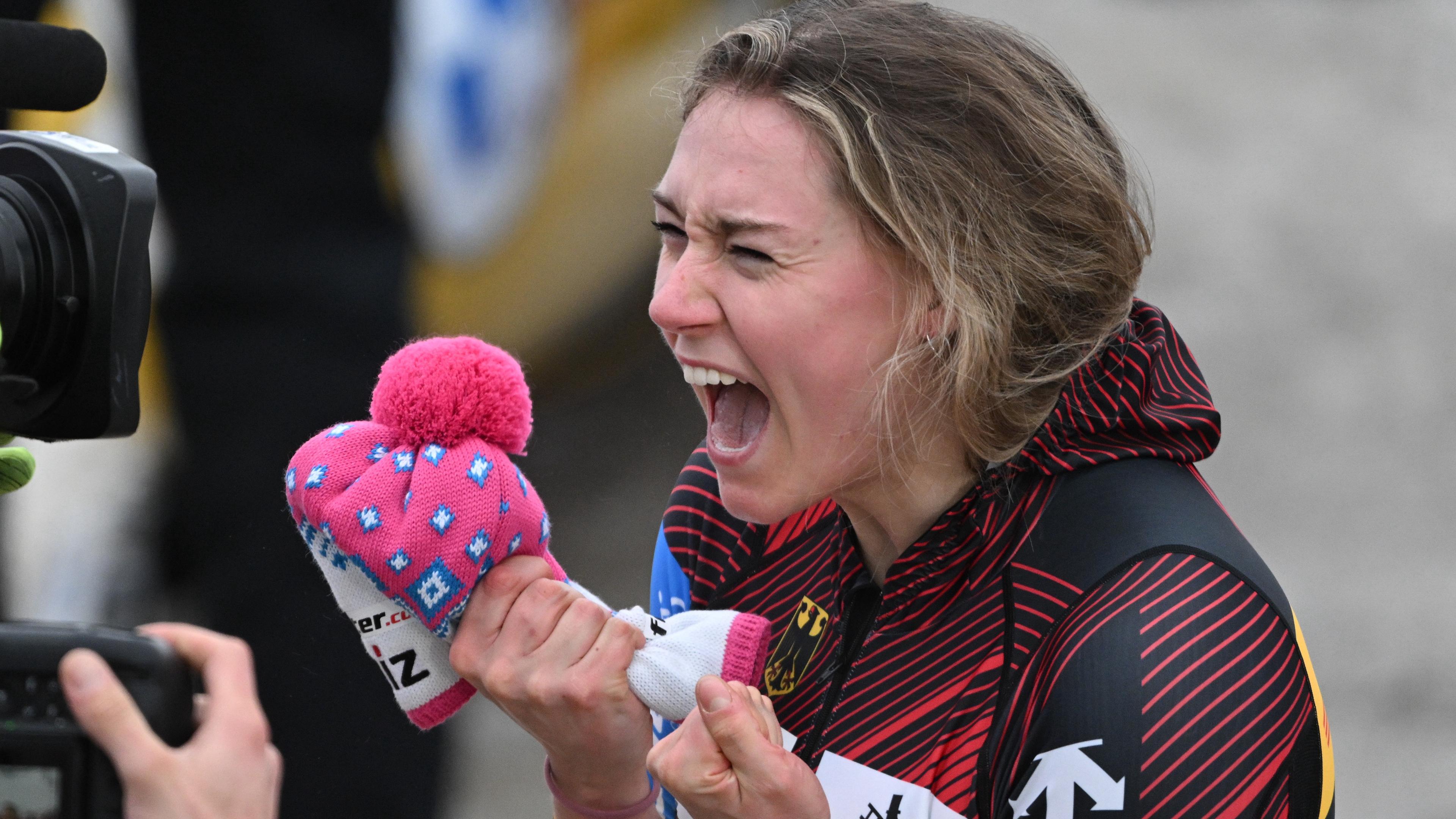 Bobpilotin Laura Nolte bejubelt ihren WM-Sieg im Monobob 2024