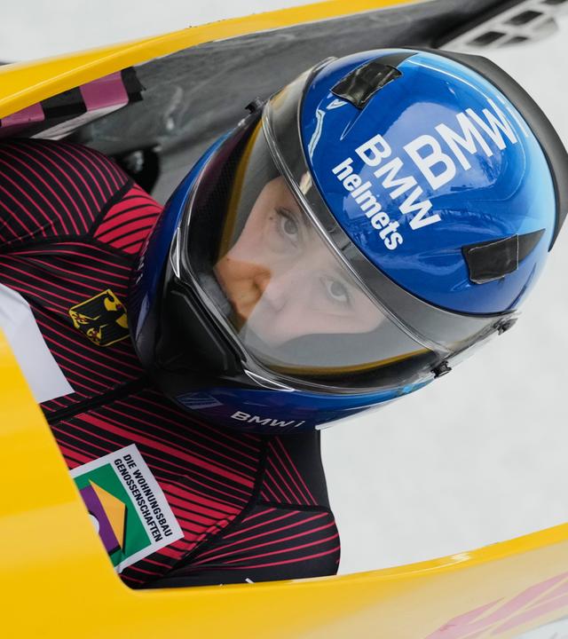 Bob-Weltcup, Monobob der Frauen. Laura Nolte (GER) rast die Bahn hinunter.